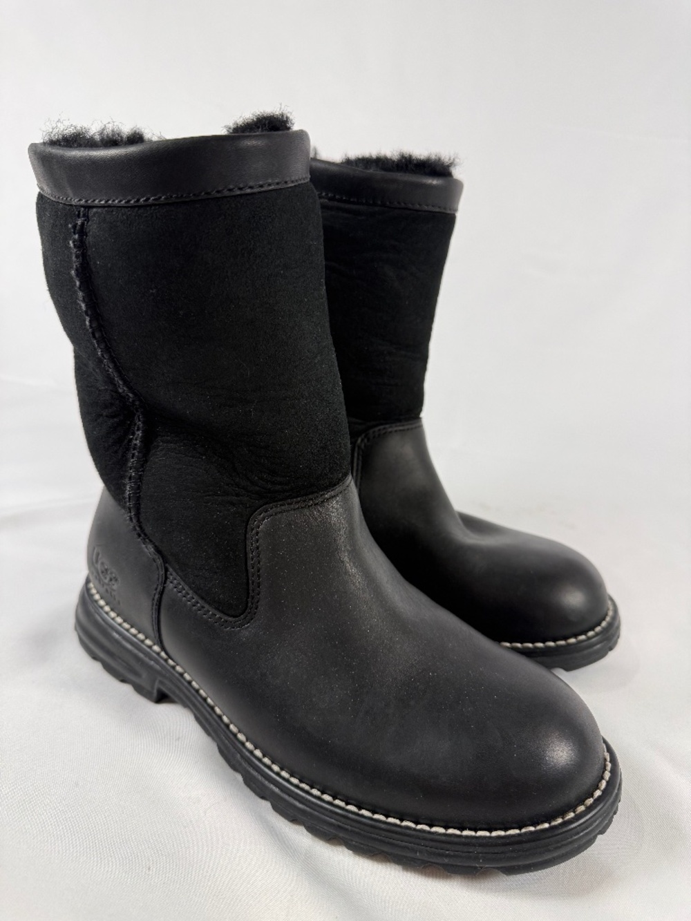UGG Brooks 5381 Black Leather Suede Shearling Boots Size 7